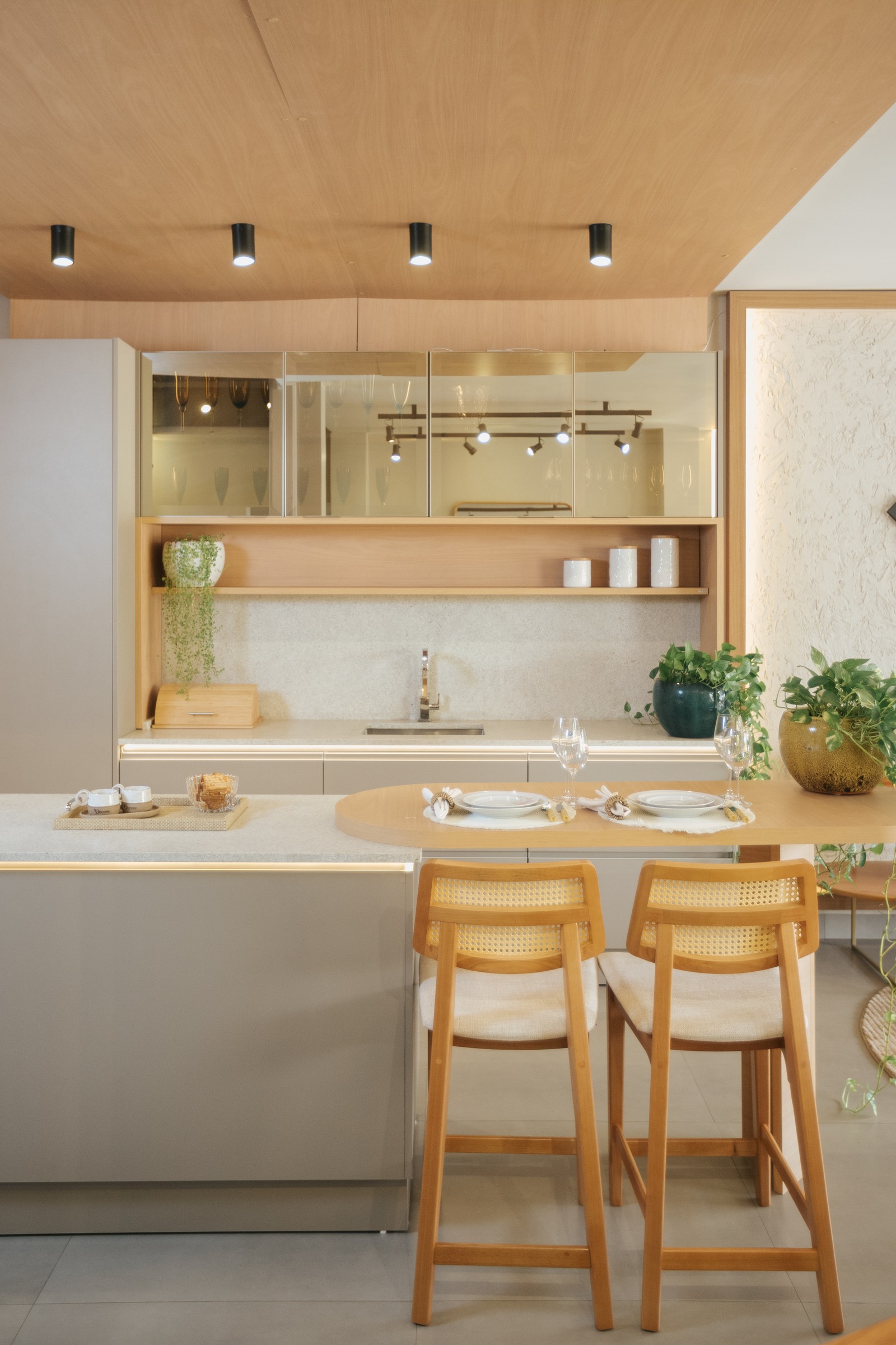 Cozinha com bancada curva
