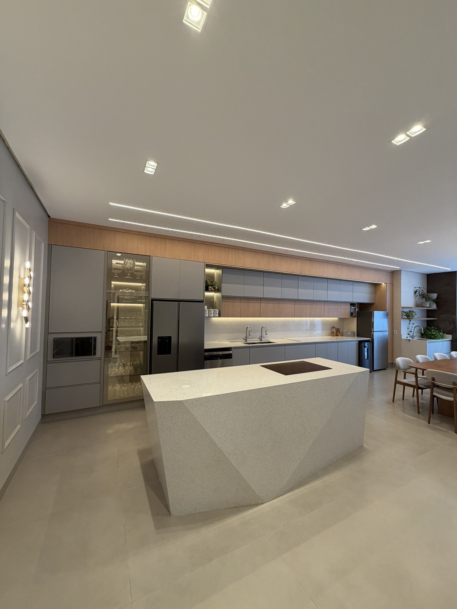 Cozinha com ilha geométrica